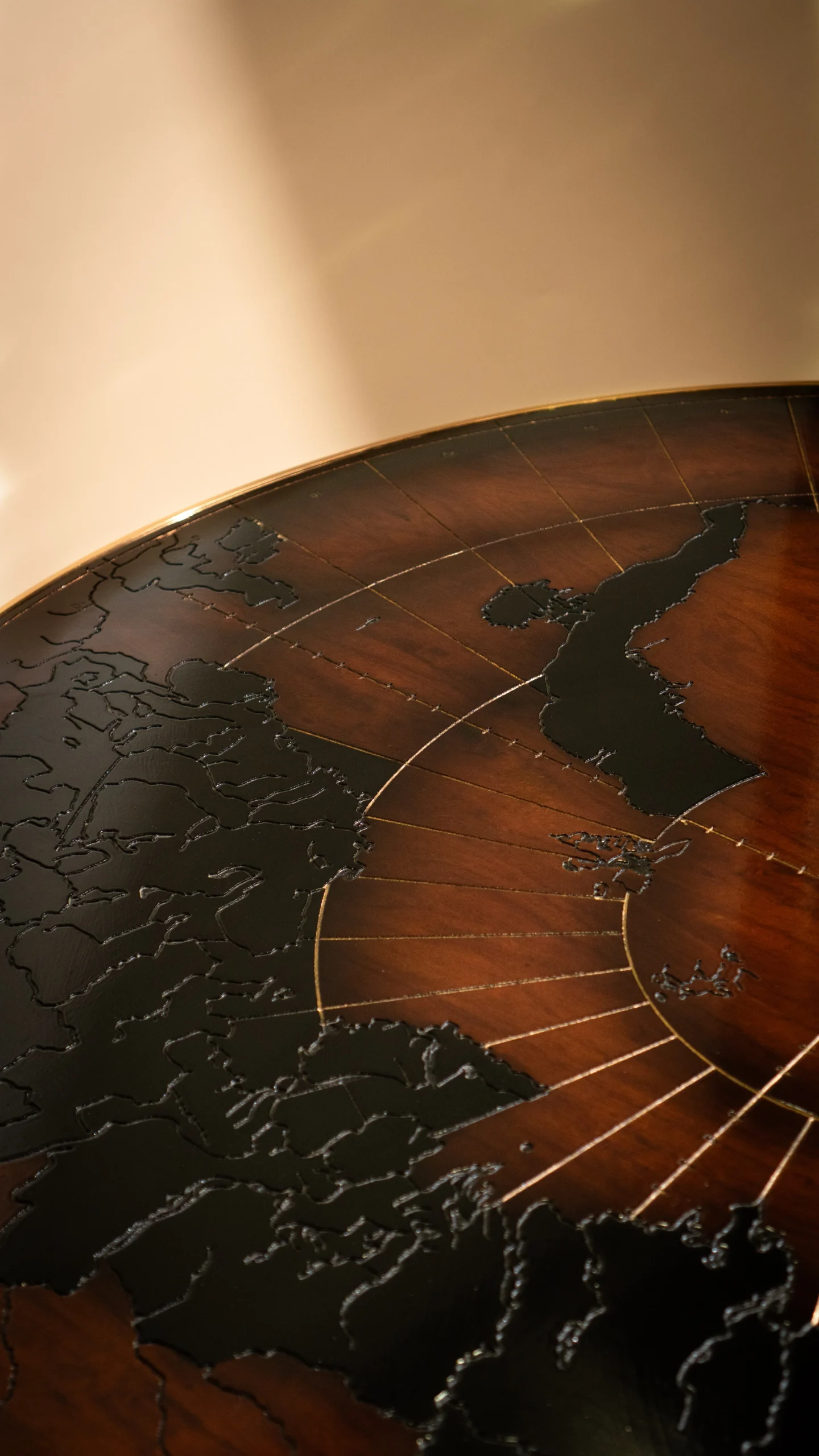 World Map Center Table - Image 3