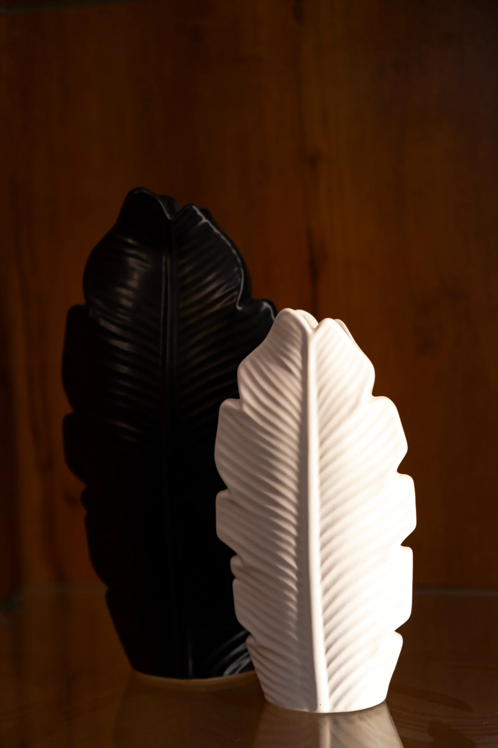 Leaf Black & White Vase (Pair) - Image 2